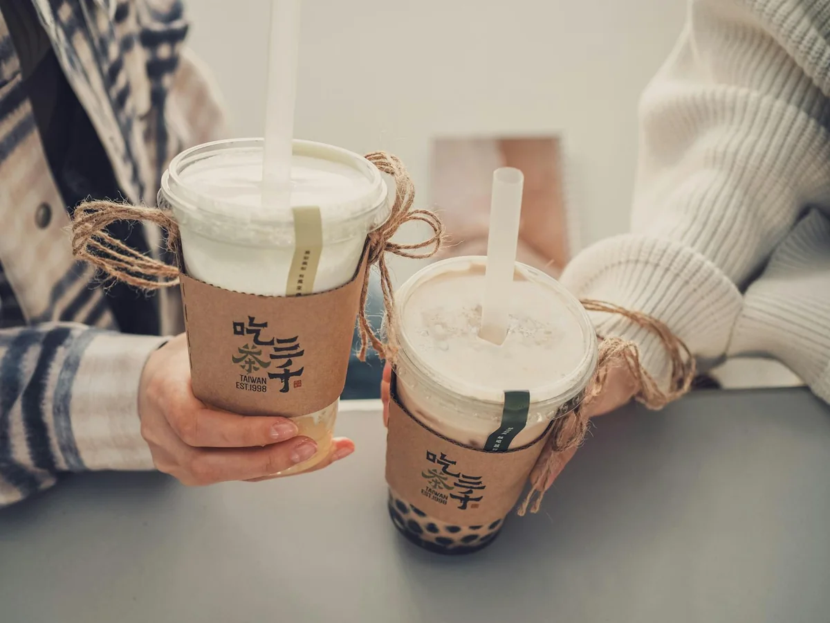 直播策划现场，灯光与机位已经布置完成